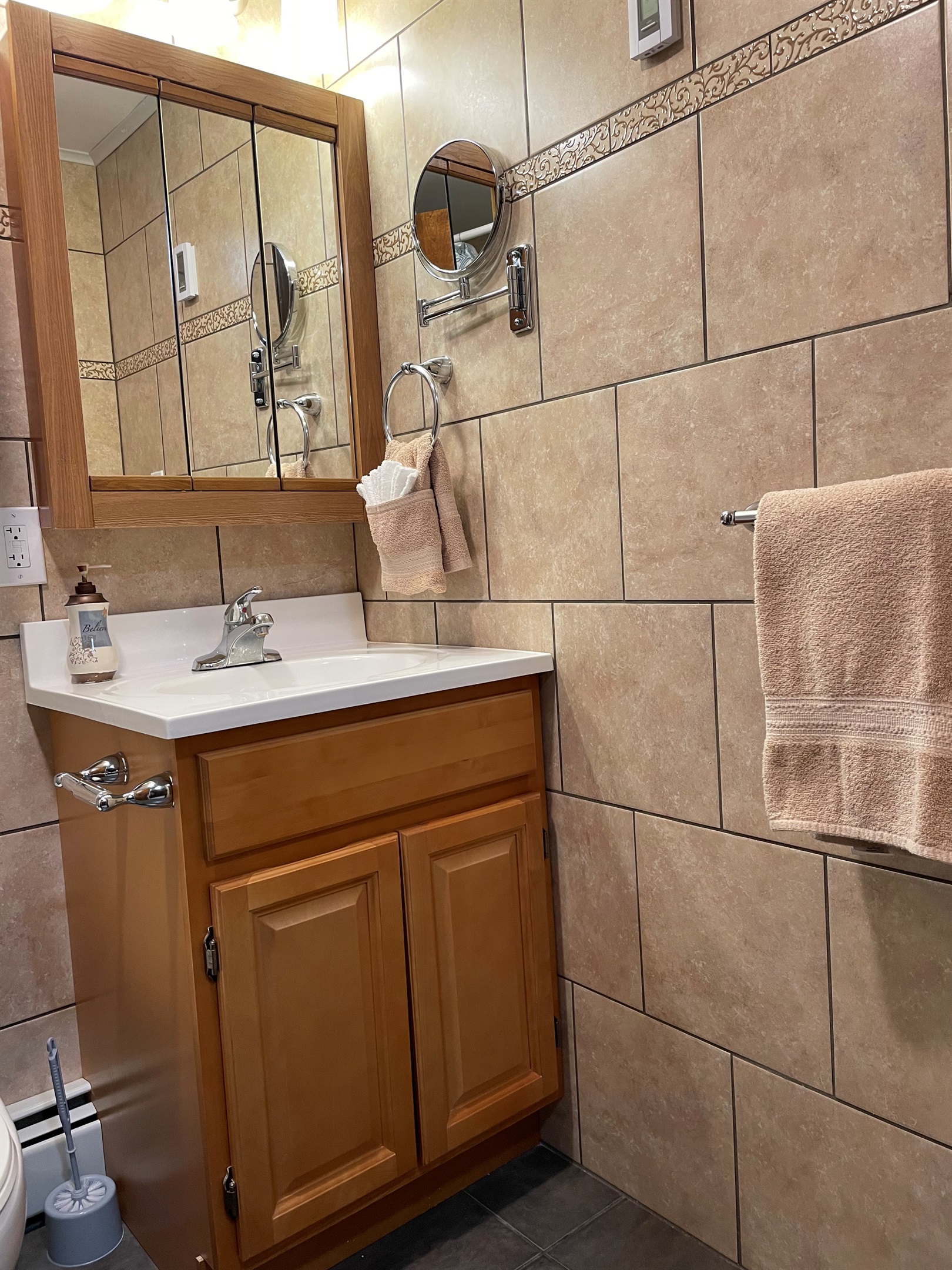 Fully tiled bath with floor heat