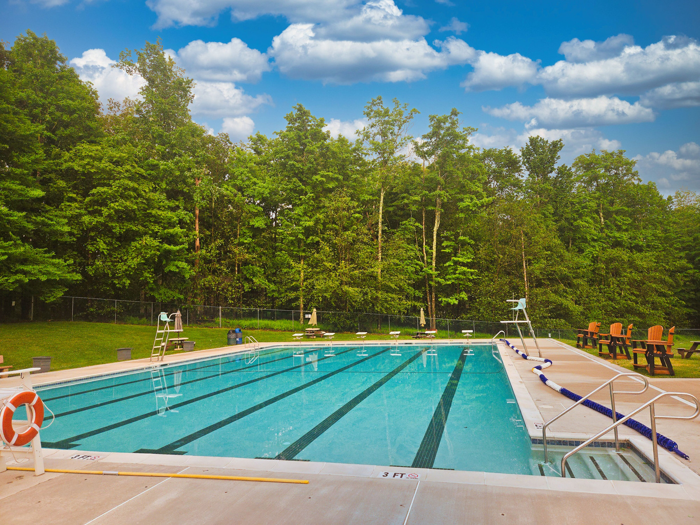Community pool (seasonal) - Community Amenity - Arrowhead Lake - Serhii Vacation Rentals