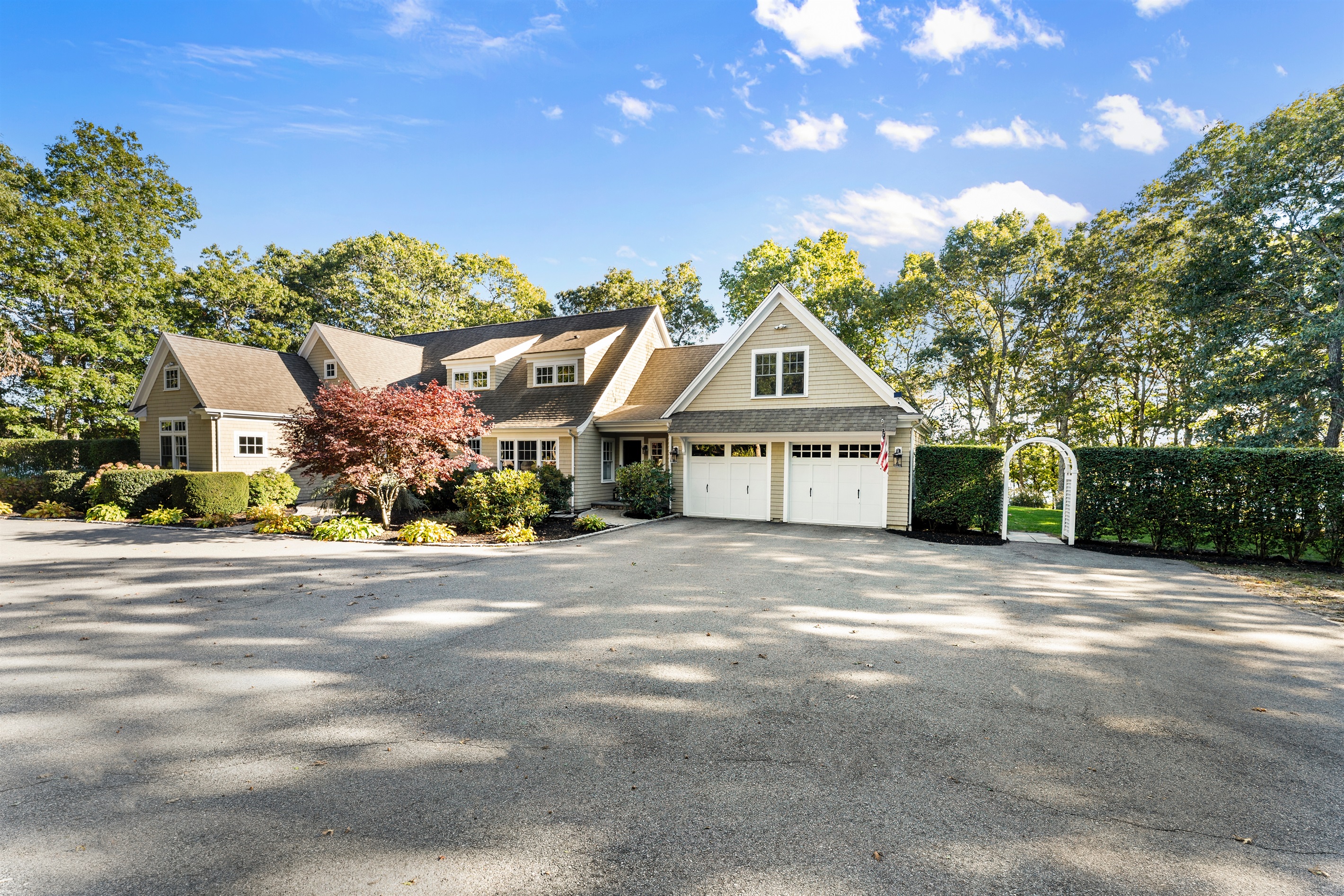 No parking worries here—ample space in the driveway for your group.