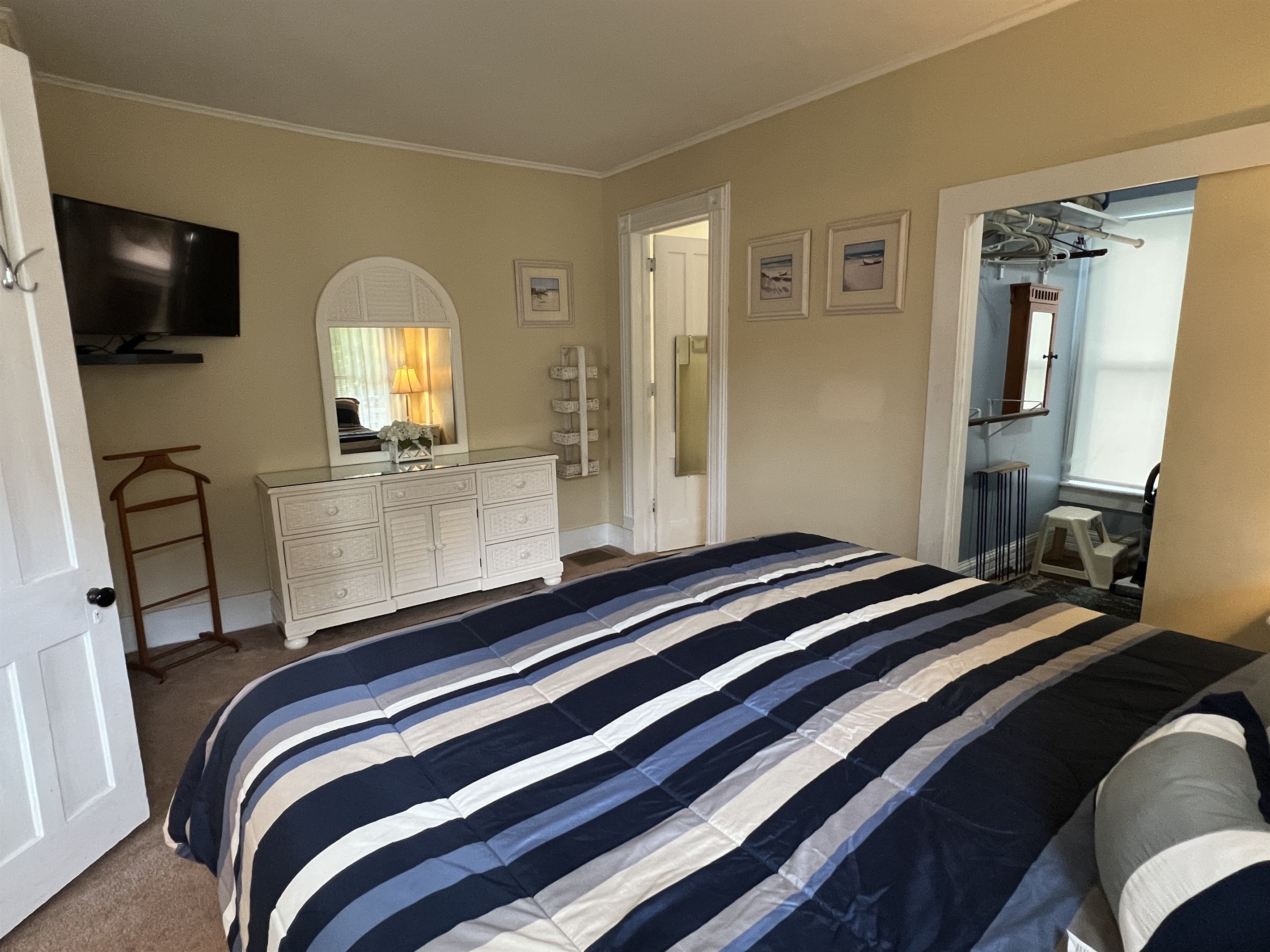 1st floor King bedroom w/ ensuite and laundry