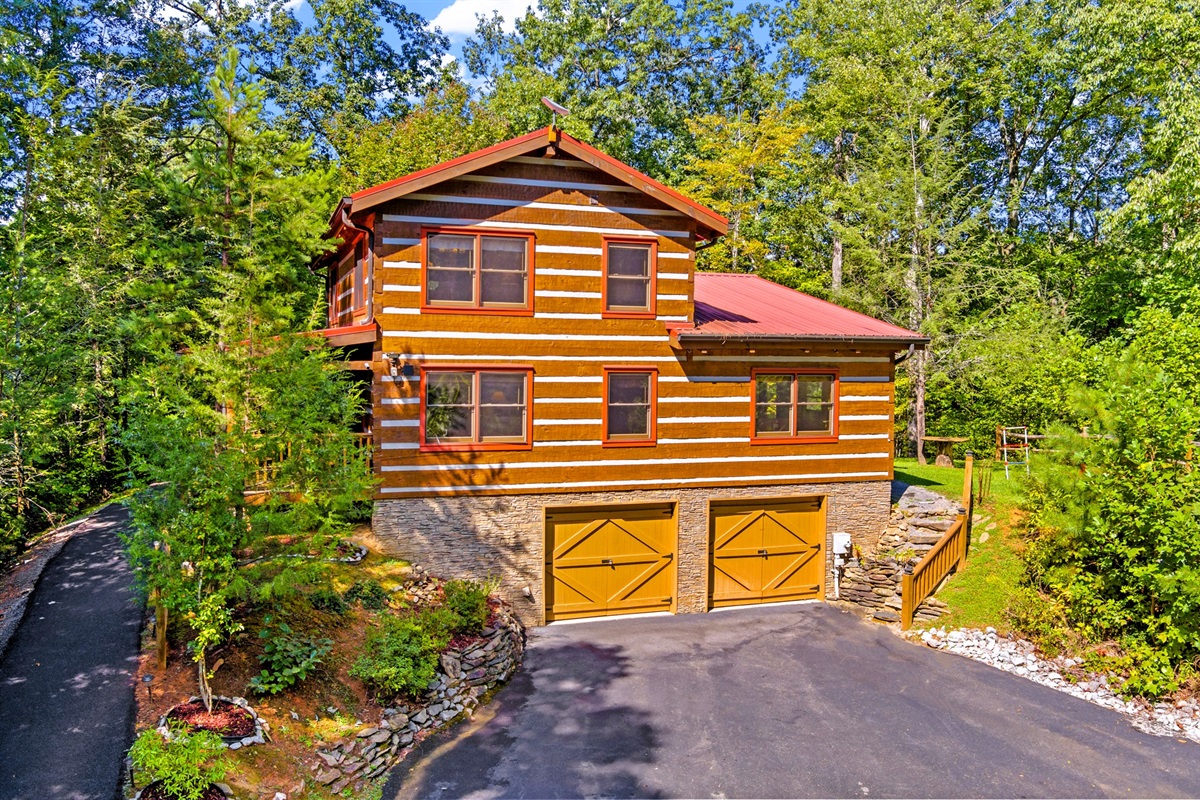 Appalachian Escape - Log cabin vacation rental by Blue Mountain Cabins