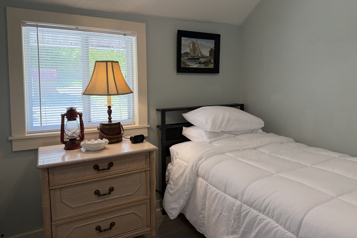 2nd floor Twin Bdrm