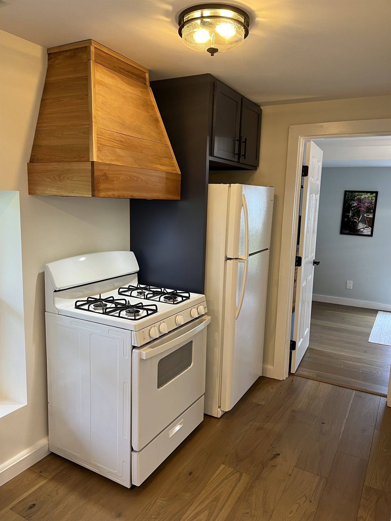 Yup, you guessed, he built the range hood cover too!!!