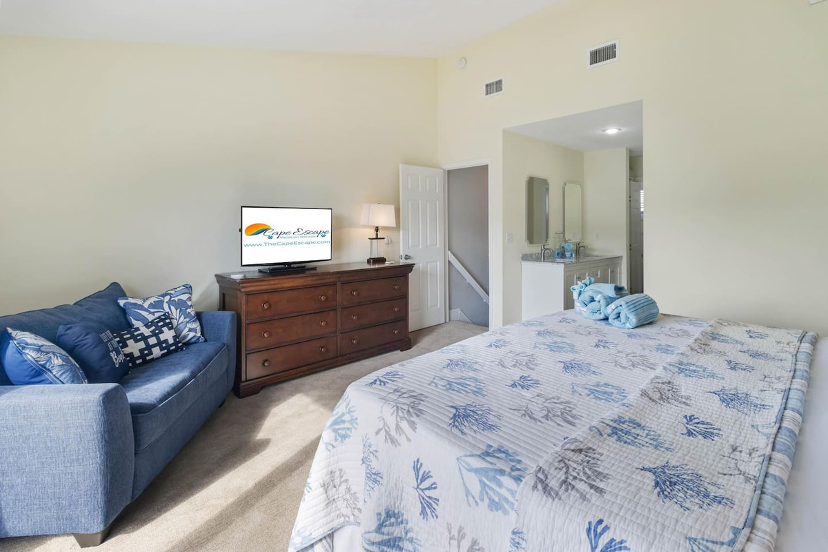 Master Suite with Large Ensuite Bath.