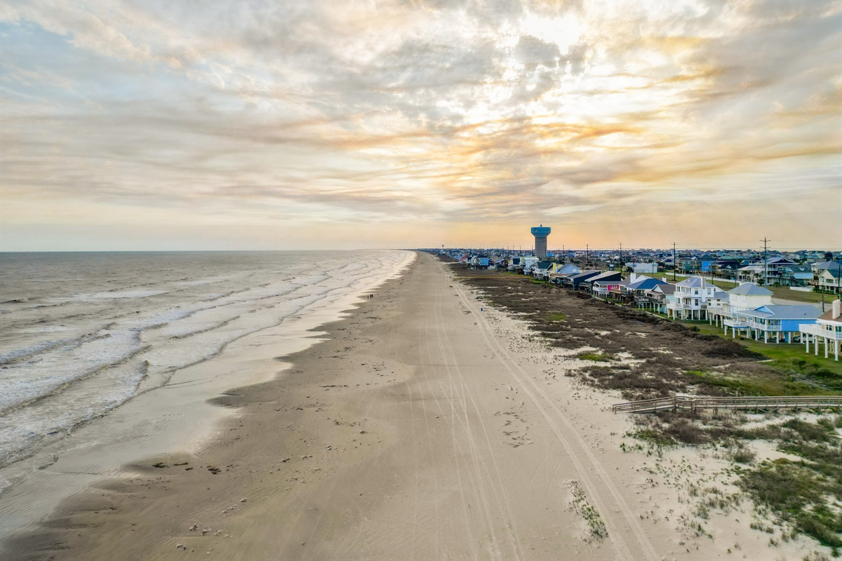 &ldquo;&hellip;fully equipped gourmet kitchen, tons of games for the family, all within an easy walk to a pristine, private beach!&rdquo; - Sarah