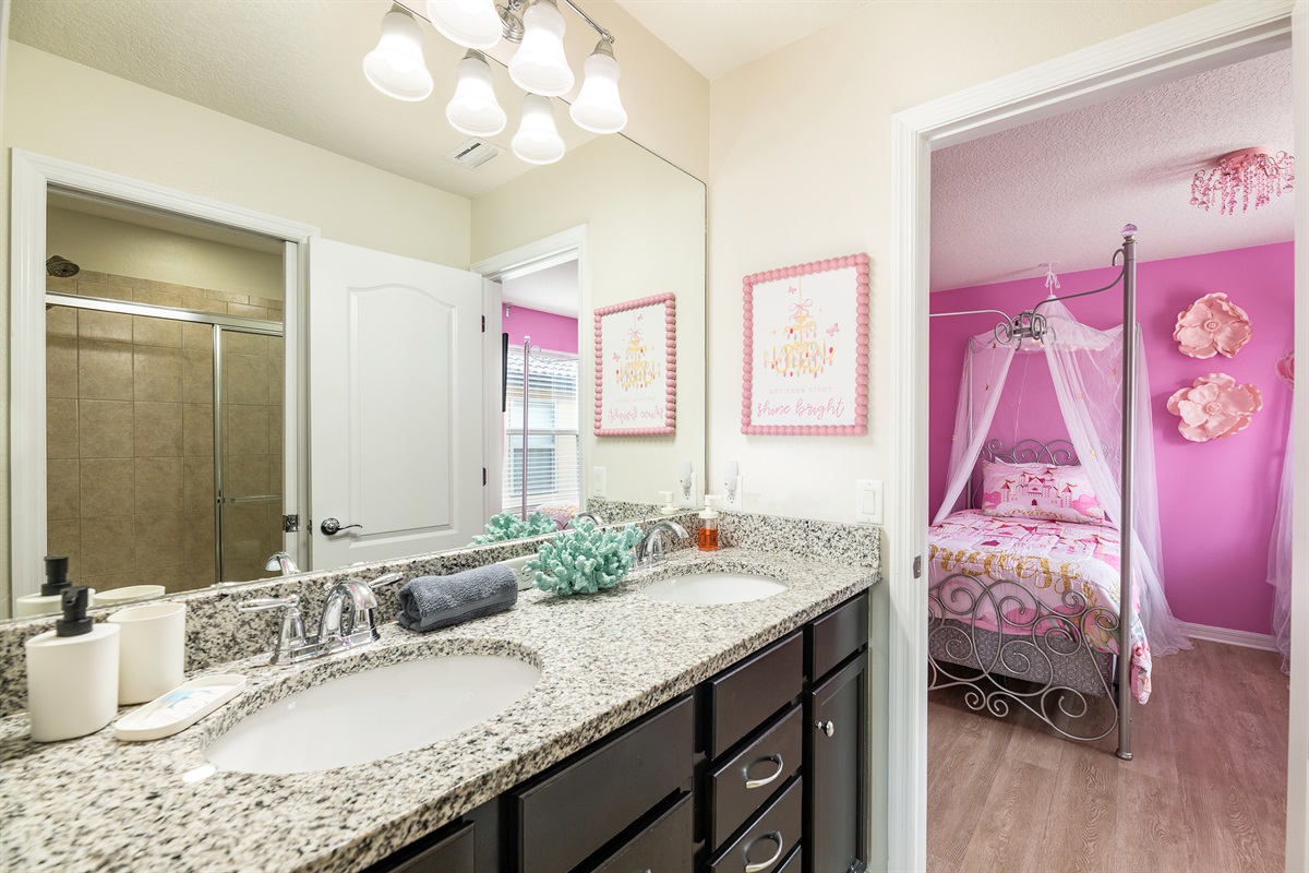Twin Palms Villa: Bathroom 4