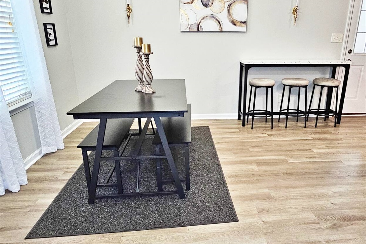 Modern & comfy seating area for 9 guests. 