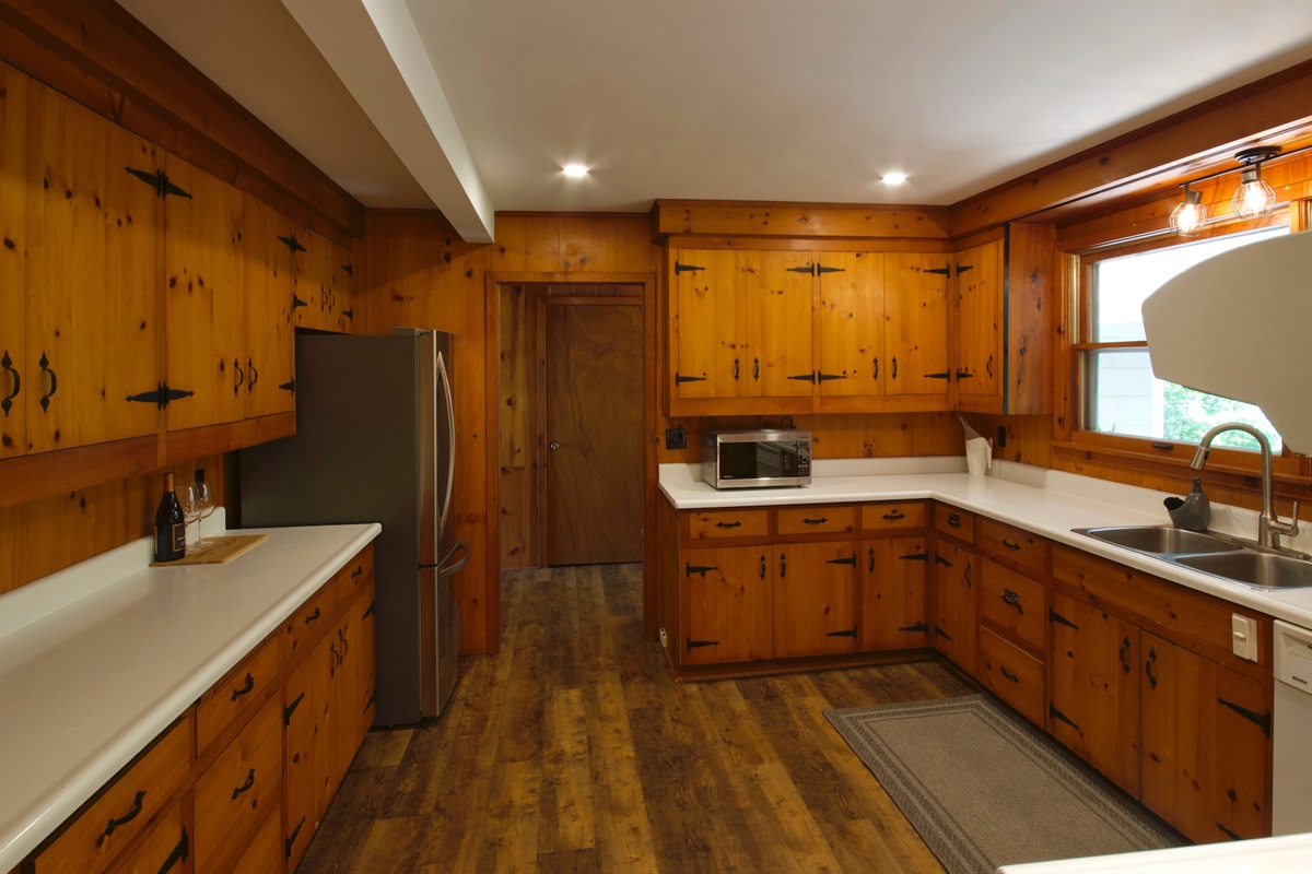 079fc9564d3848bb818e36590d10c32e Large