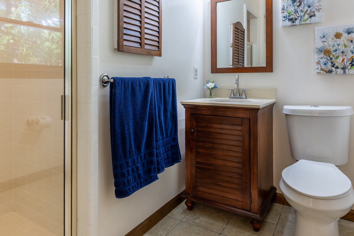 Towels and linens are provided.