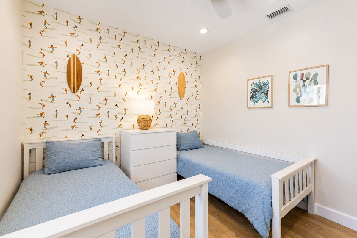 Bedroom 3 ( two single beds)