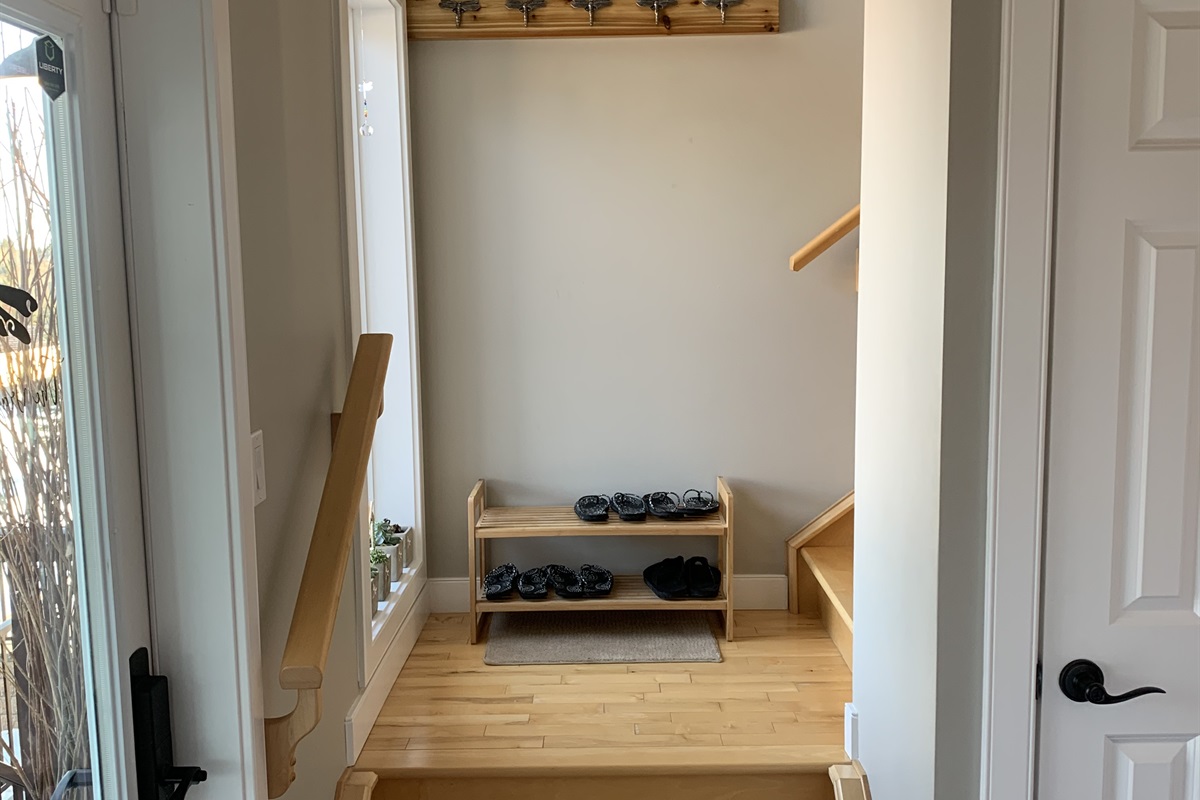 STAIRS TO LOFT SUITE. GUEST SHOE AND COAT RACK. PLEASE TAKE OFF YOUR SHOES AND JACKETS AT THE DOOR AND USE SHOE AND COAT RACK PROVIDED. YOUR NOW IN THE DRAGONFLY INN LOFT SUITE!