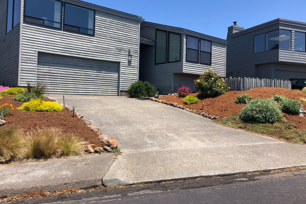 On Gull Drive with 2 beach access trails just 1/4 mile from beach sand