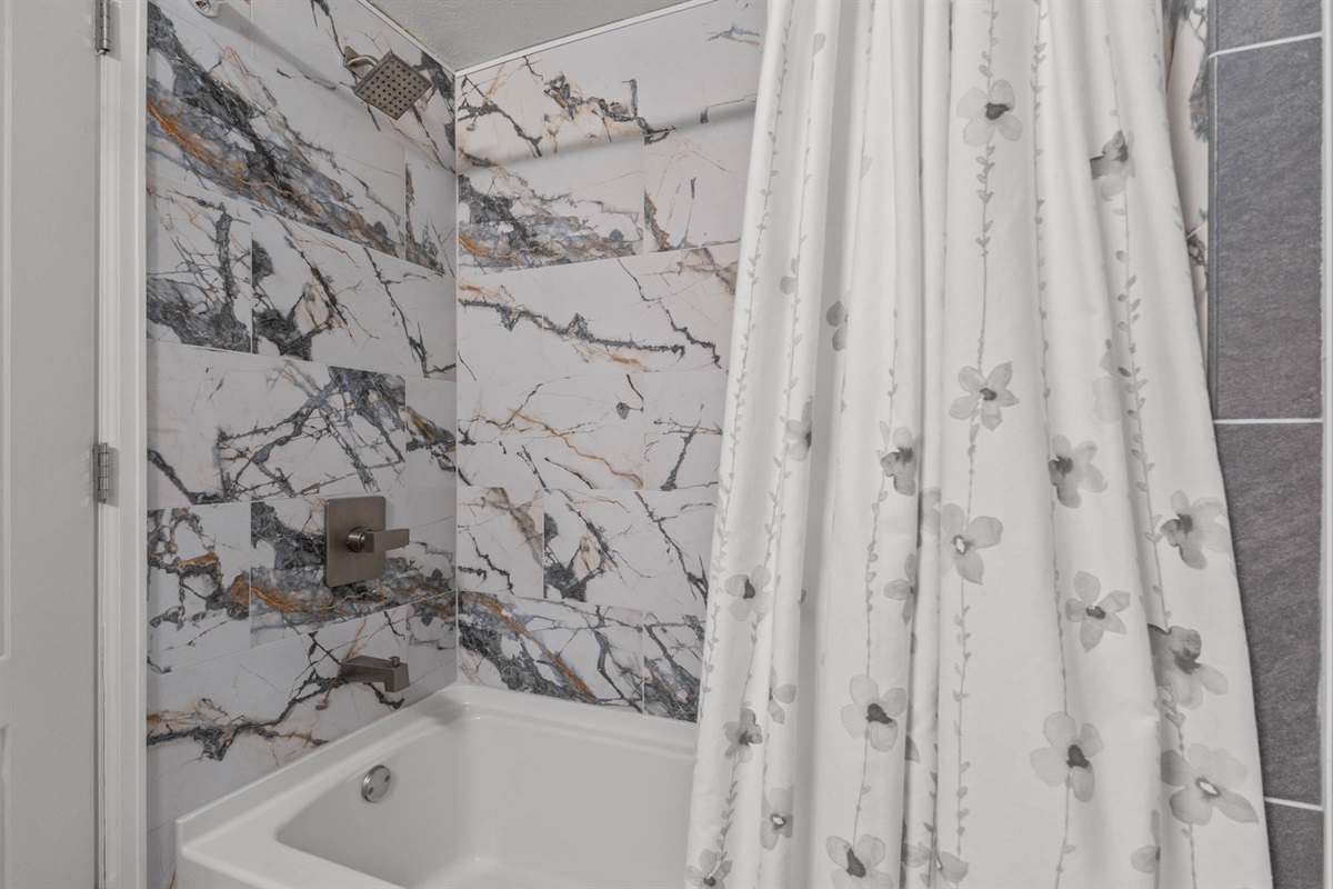 Bathroom 2 | Bathtub