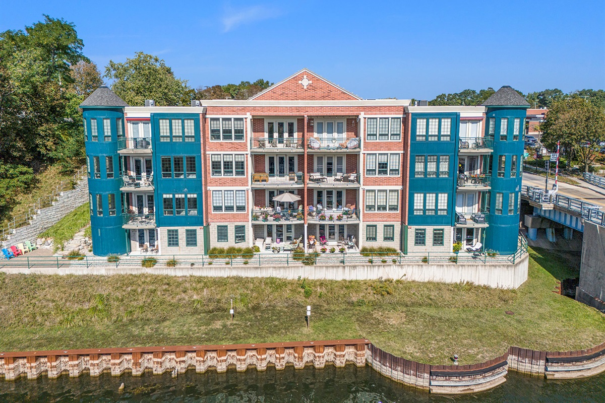 Condo on Top floor of Edgewater Community