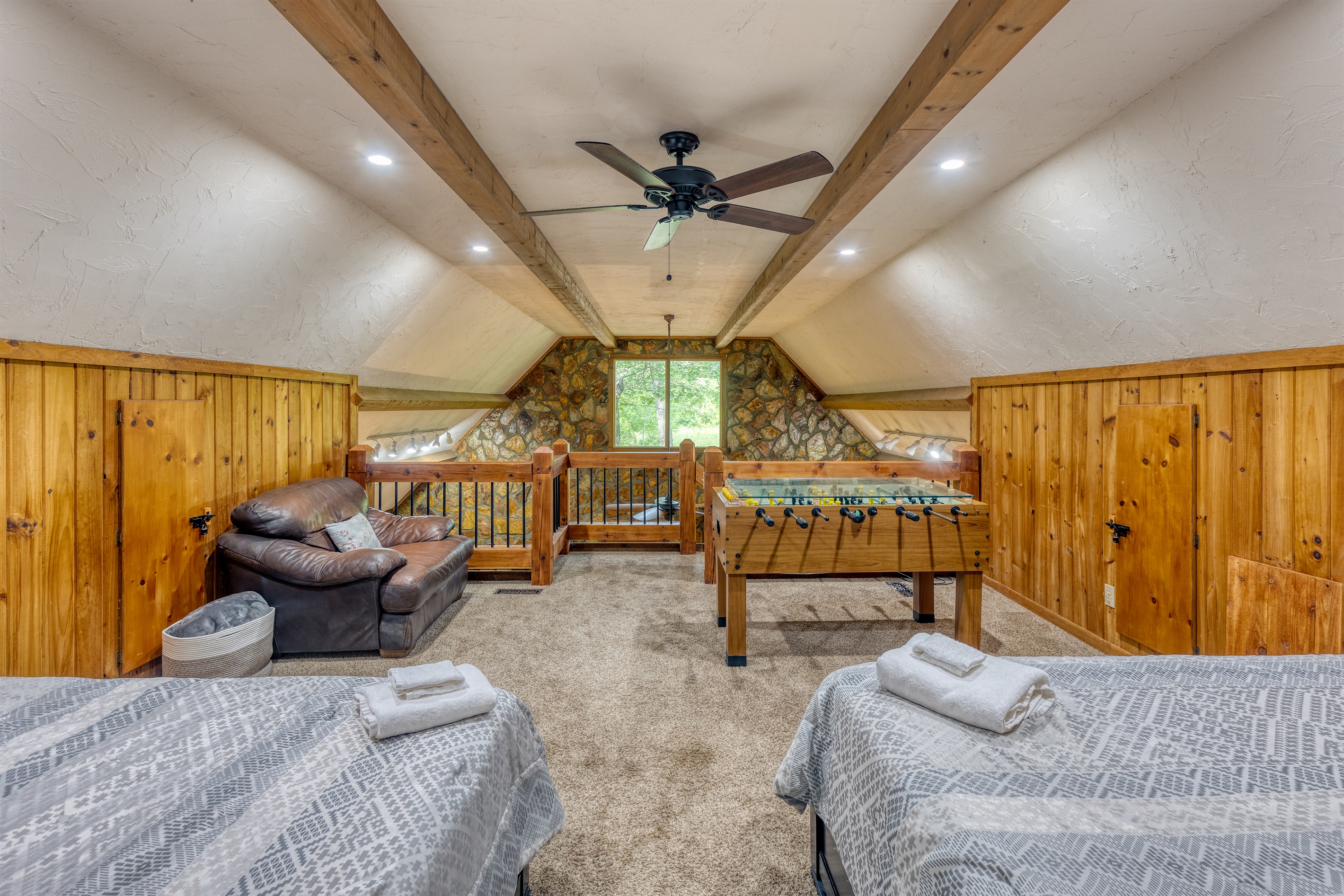 2 Full Beds (Loft Area)