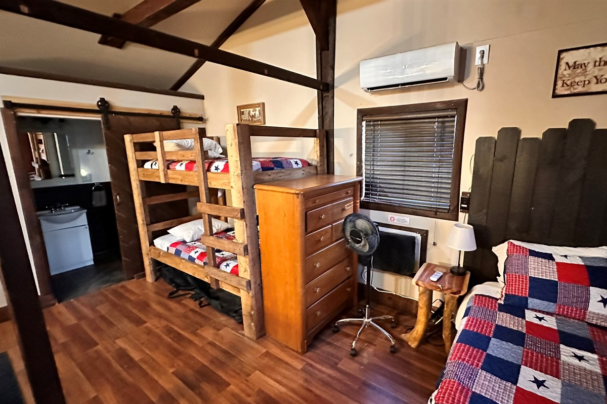 2 bunk beds (4 twin), 1 queen bed, 2 queen floor mattresses, and 1 travel crib. 