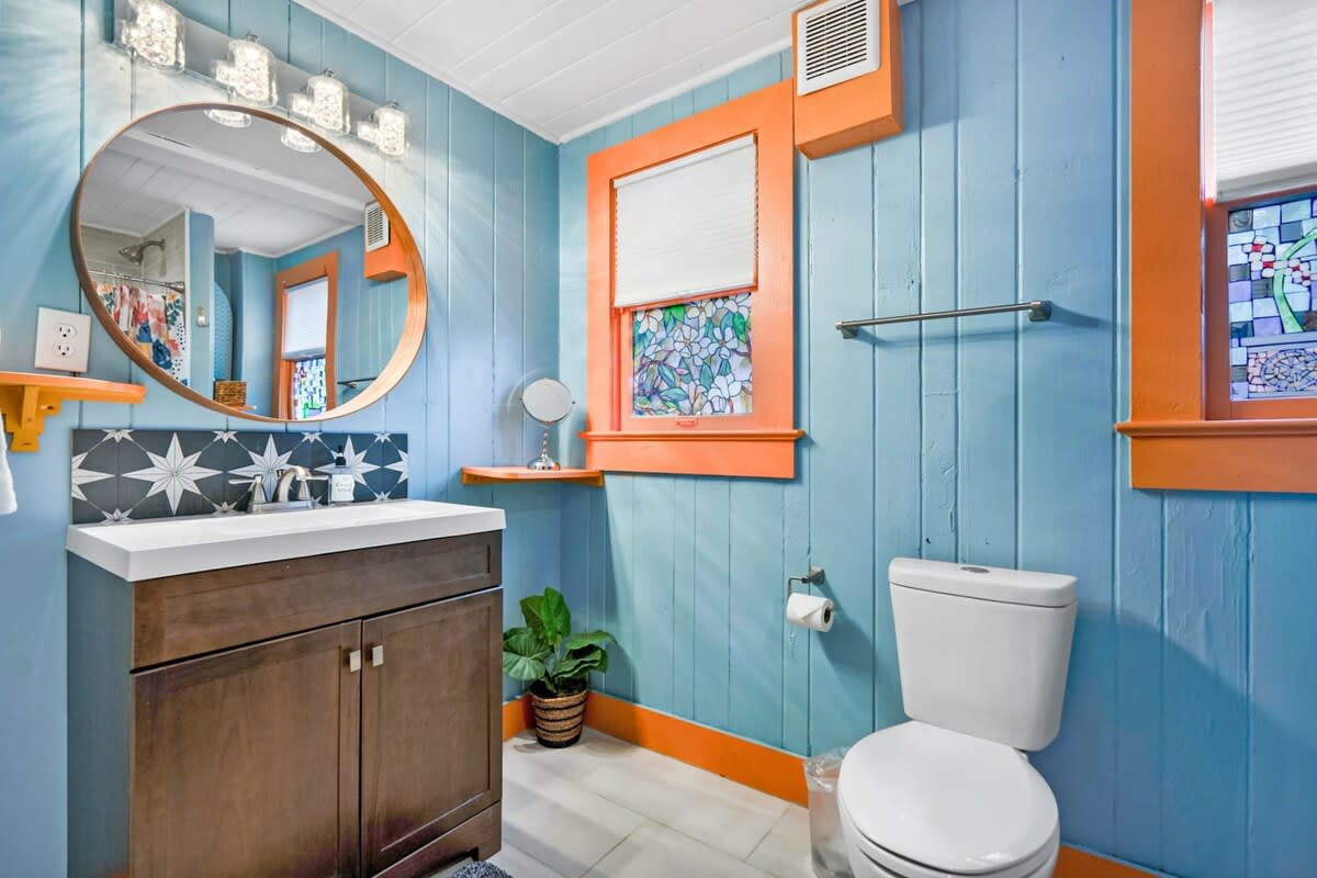 A round mirror, a timber vanity and that lovely soft teal on the walls. Towels, shampoo, conditioner and soap are all provided, so the only thing you really need to bring is the beach bag and a good book.