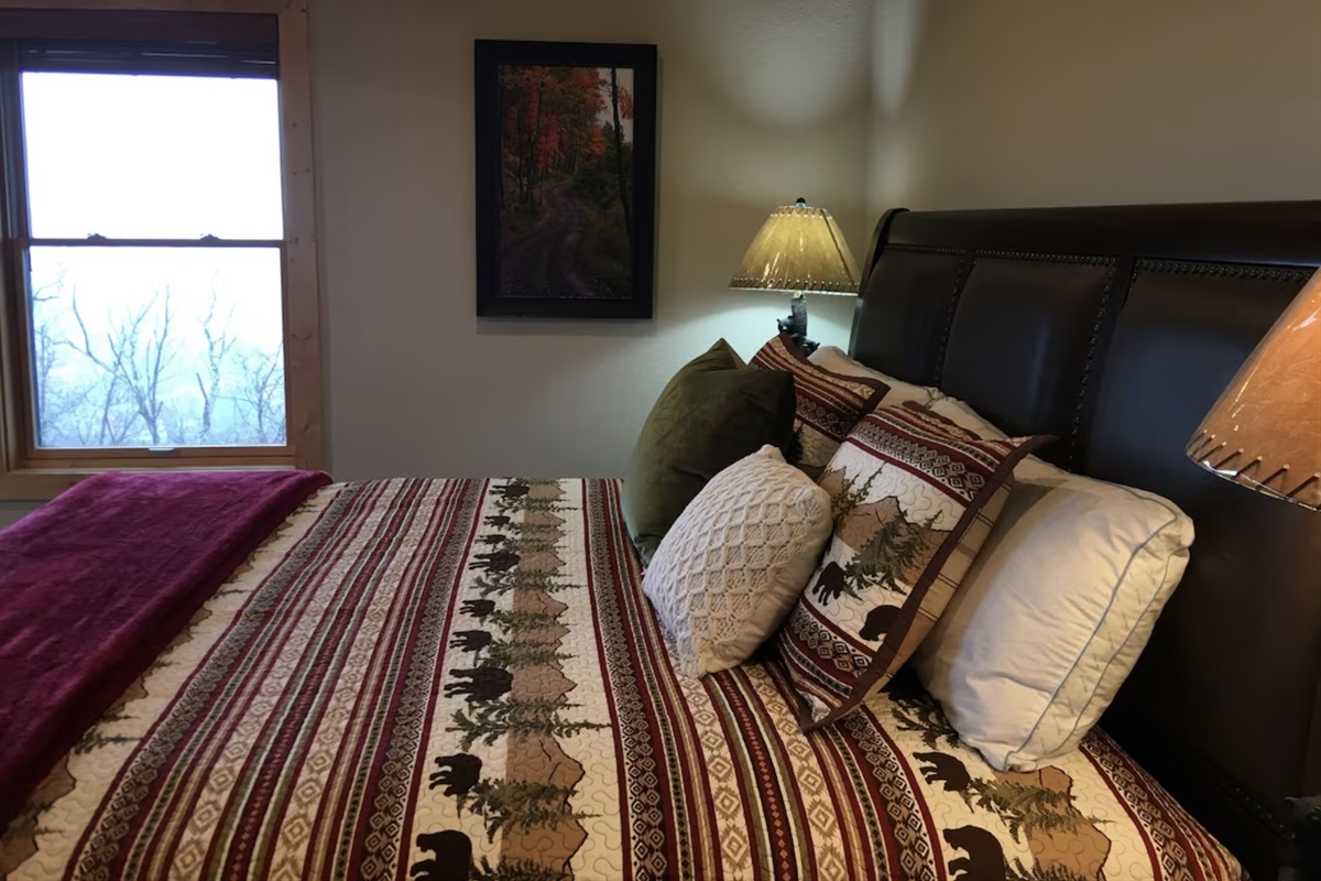 Little Bear Room - king bed