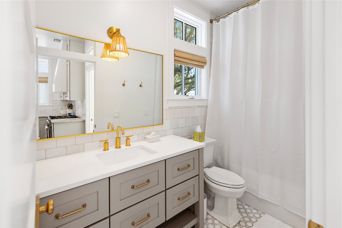 1st Floor Full Bathroom