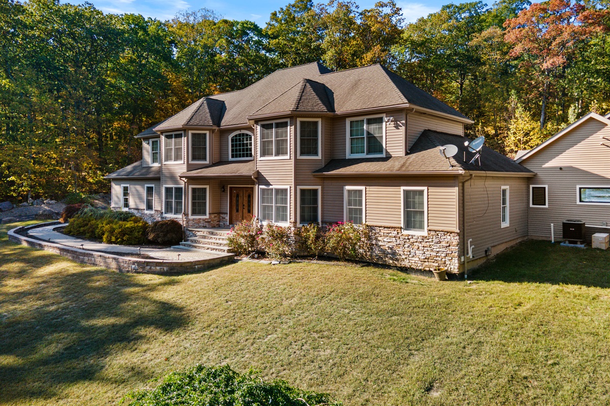8400 sqf home