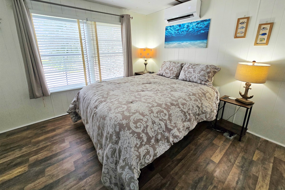 Front Bedroom (Queen Bed w/ Ensuite bathroom)