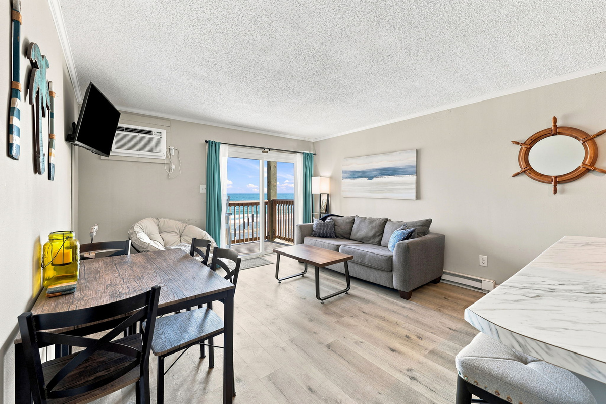 Coastal-inspired details and comfortable furnishings create the perfect setting for your Topsail Island getaway