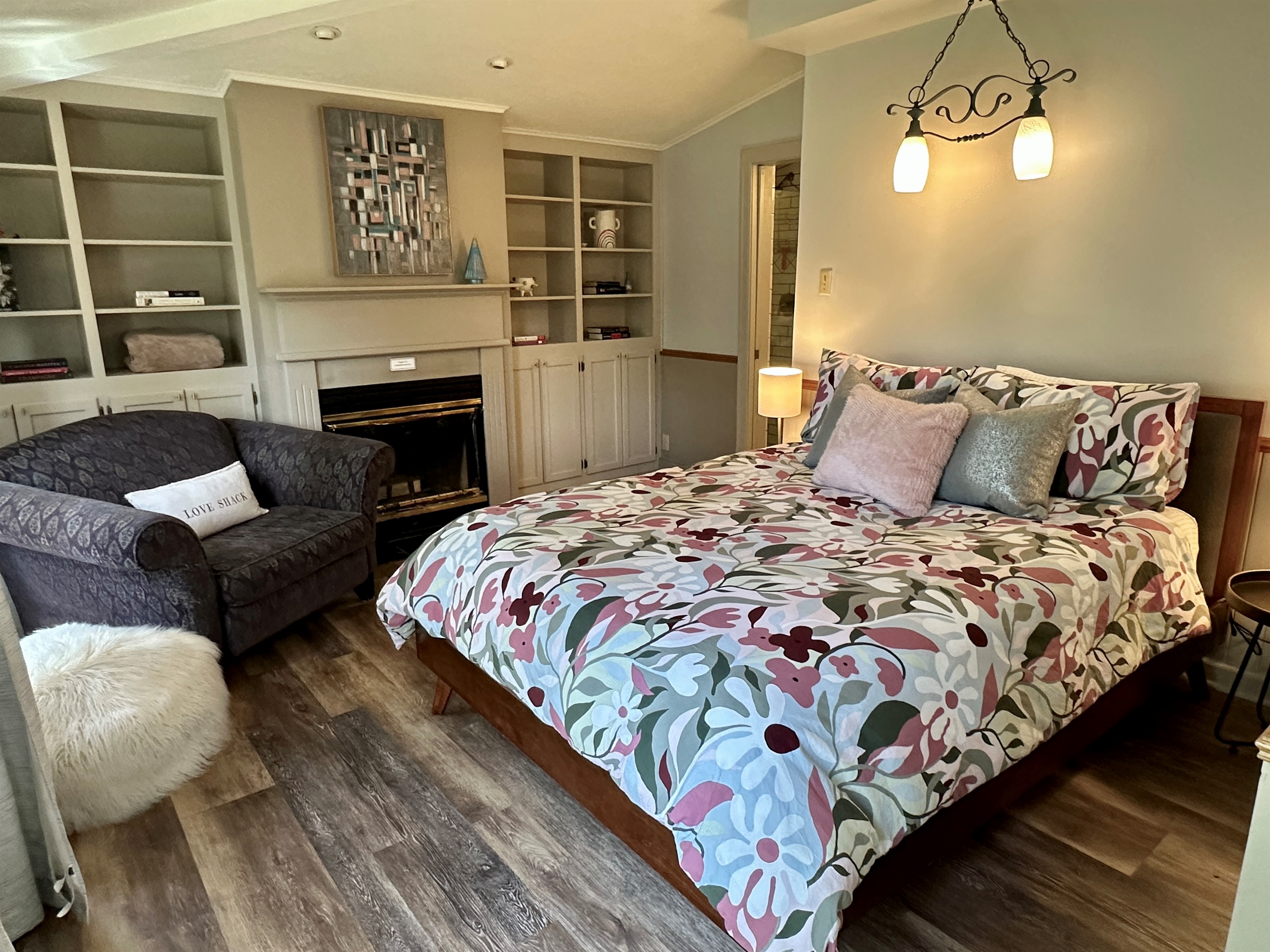 Bedroom 1, lower level Queen, Ensuite