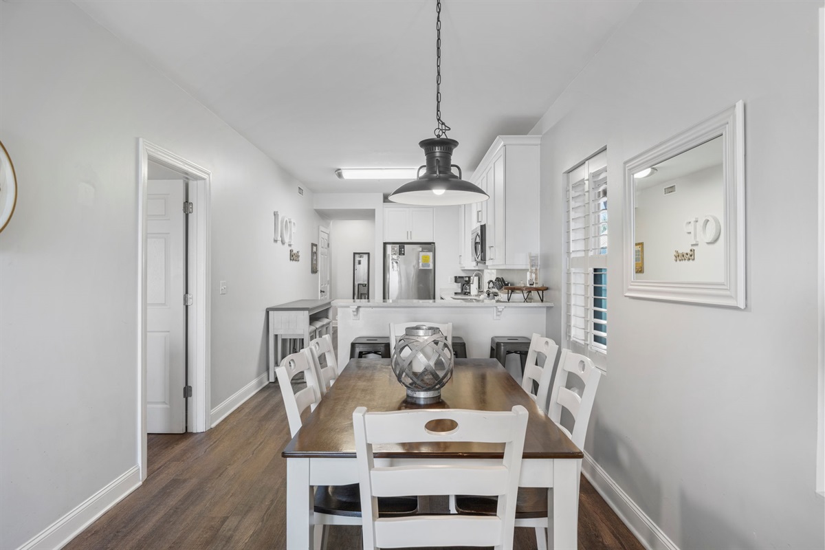Dining Table | Starfish | Oceanview 101 | 1116 Ocean Blvd, Isle of Palms, SC | IOP Escapes