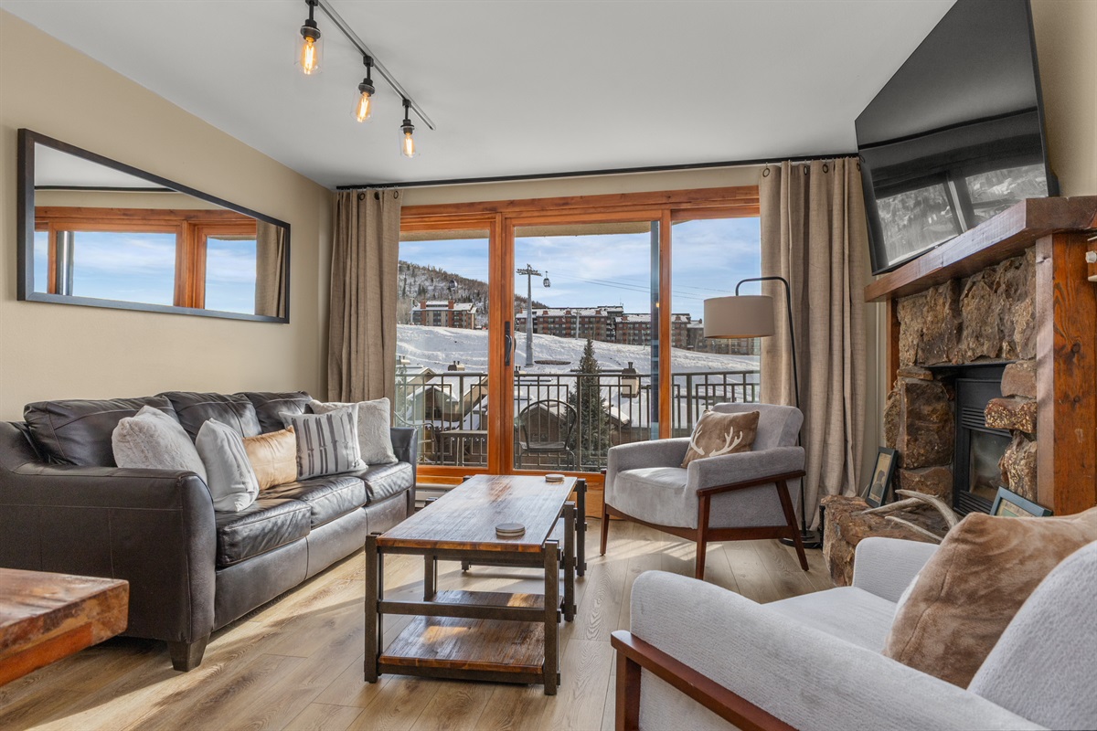 Living Room | Smart TV | Overlooking View