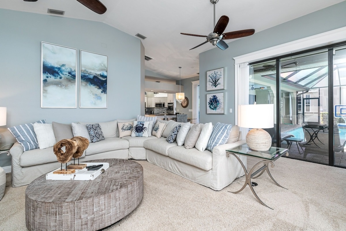 There’s plenty of space to spread, with multiple indoor and outdoor gathering areas.