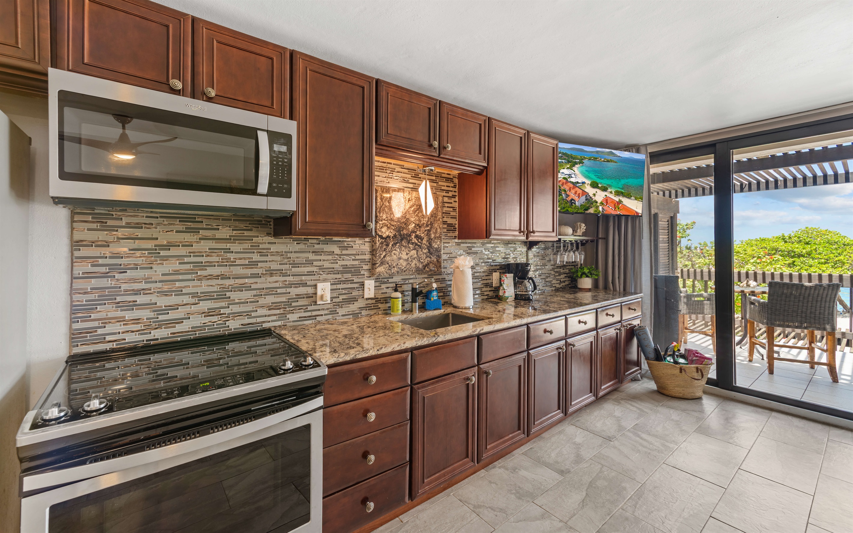 Full Kitchen