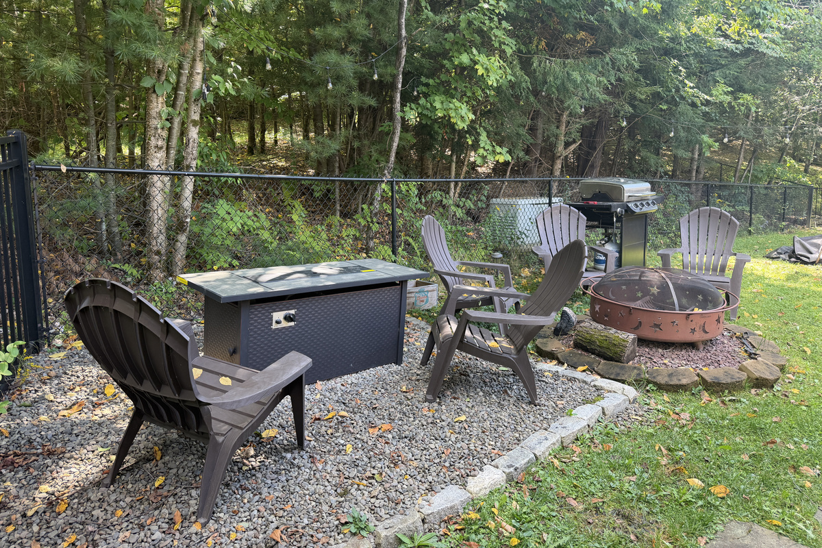Two options, traditional fire pit and gas fire table!