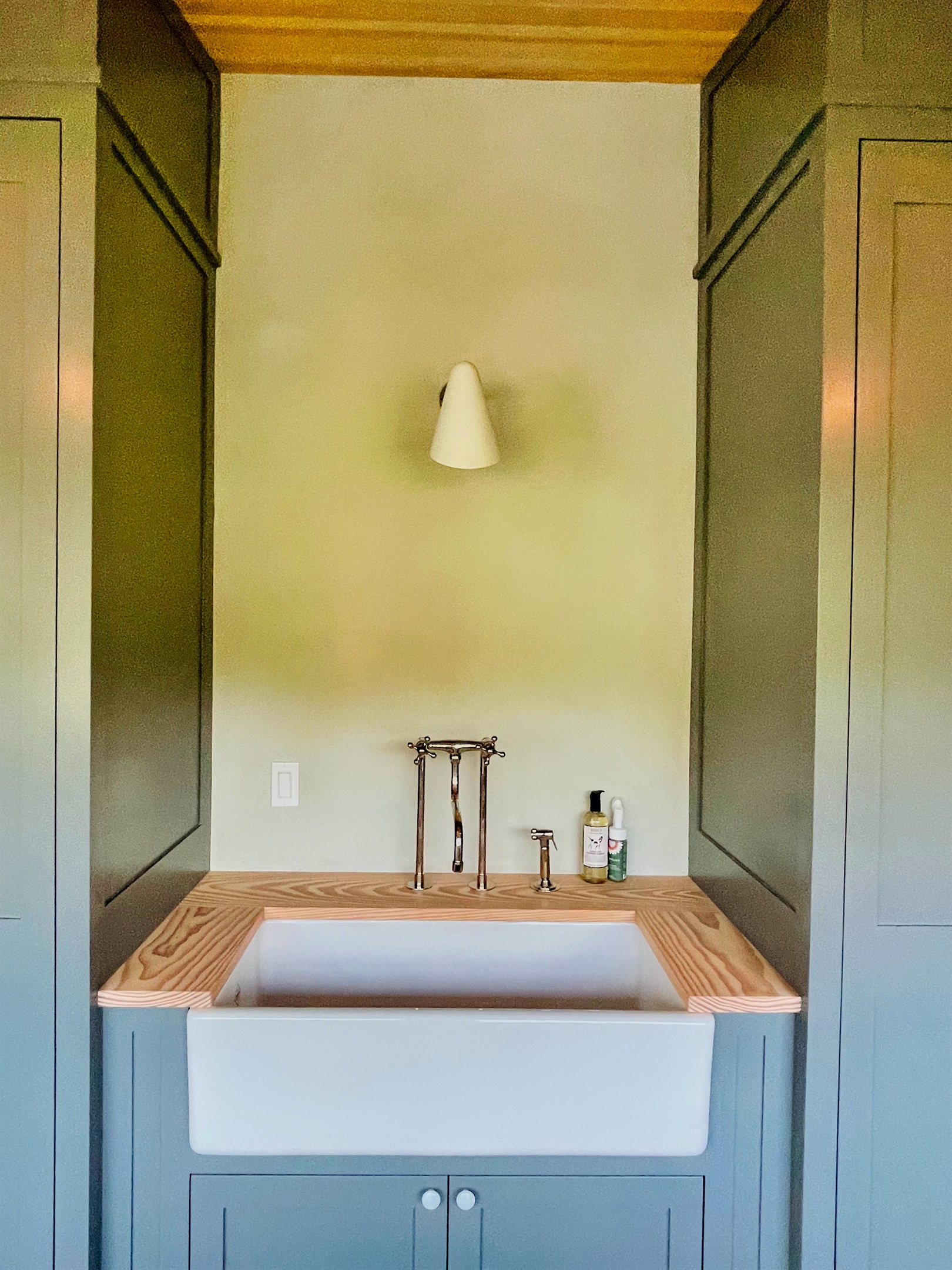 Hawk Field House - mudroom utility sink.