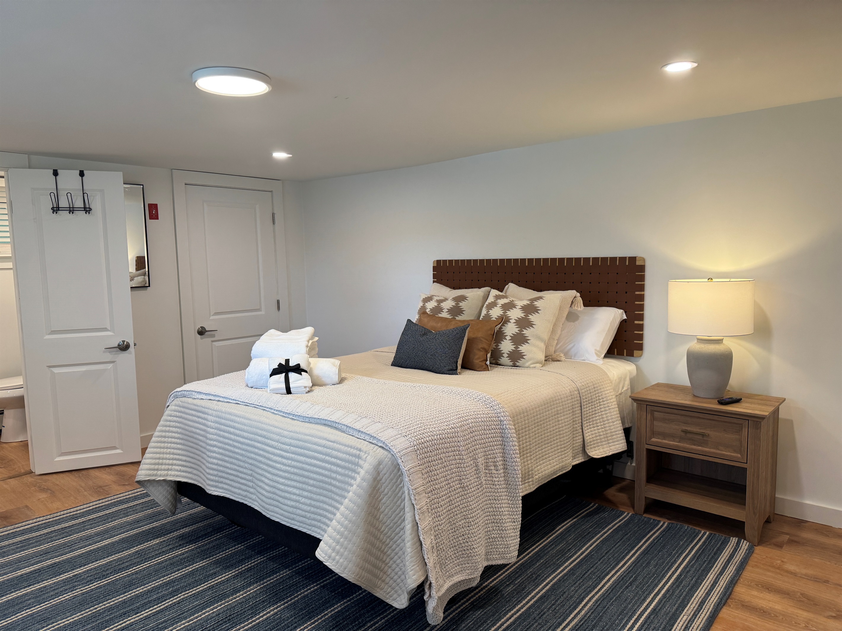 Lower level Queen with en-suite bath