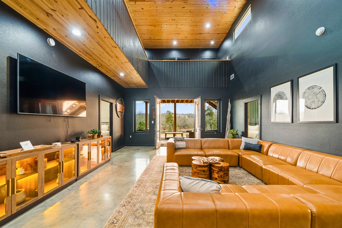 Sink into the comfortable leather sofas and unwind while enjoying the open flow between the living, dining, and kitchen areas.