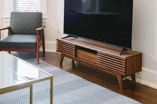 I had a last minute trip to Detroit to visit a friend and Alex’s place felt like a home away from home. Everything was clean, cozy, and restful. - Anna, 5 Star Review