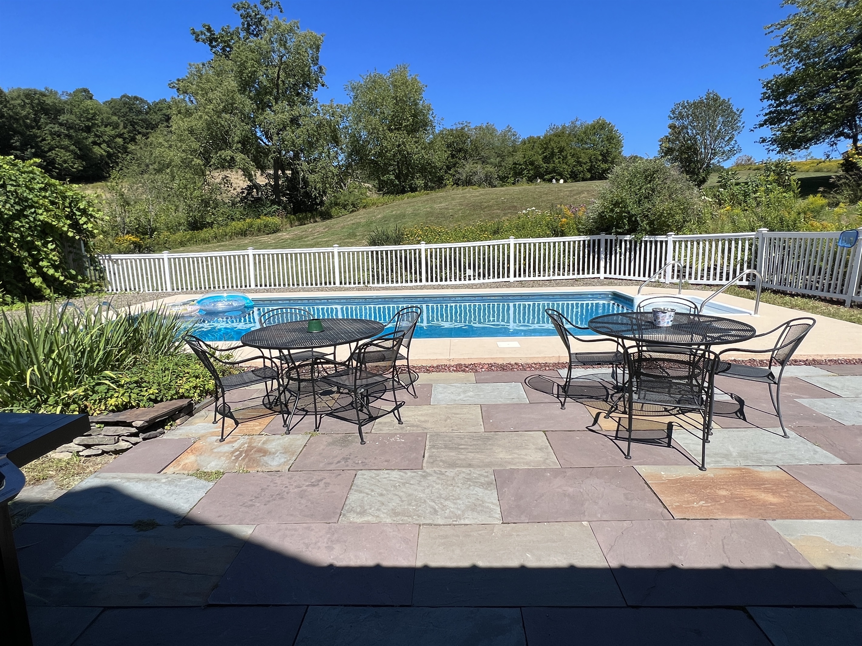 Pool deck with outside dining (open Memorial Day - Setember 30)