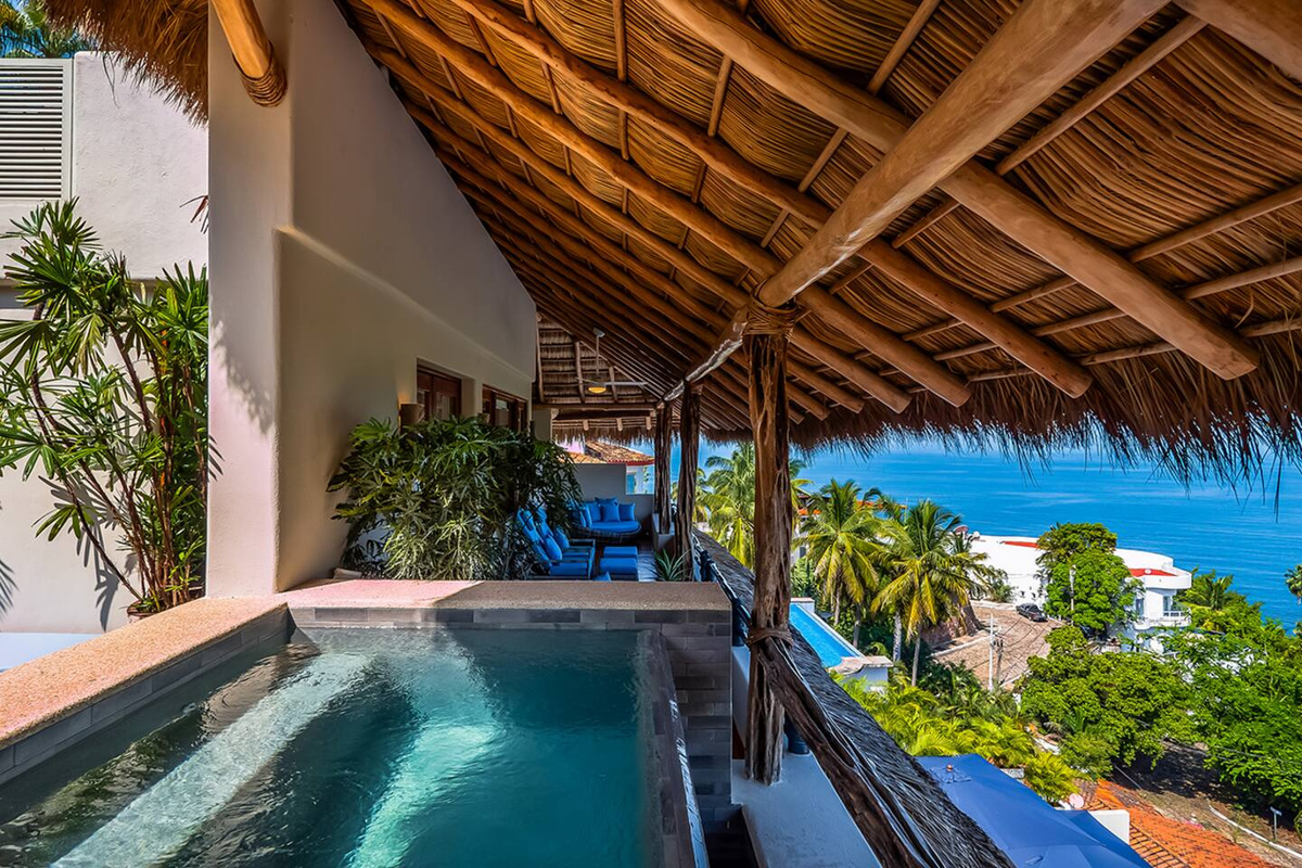 Suite 1 (Master) Splash Pool - Balcony