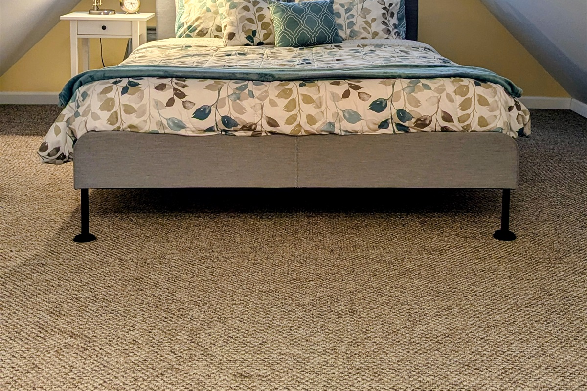 Queen bed, ladder access to bedroom.