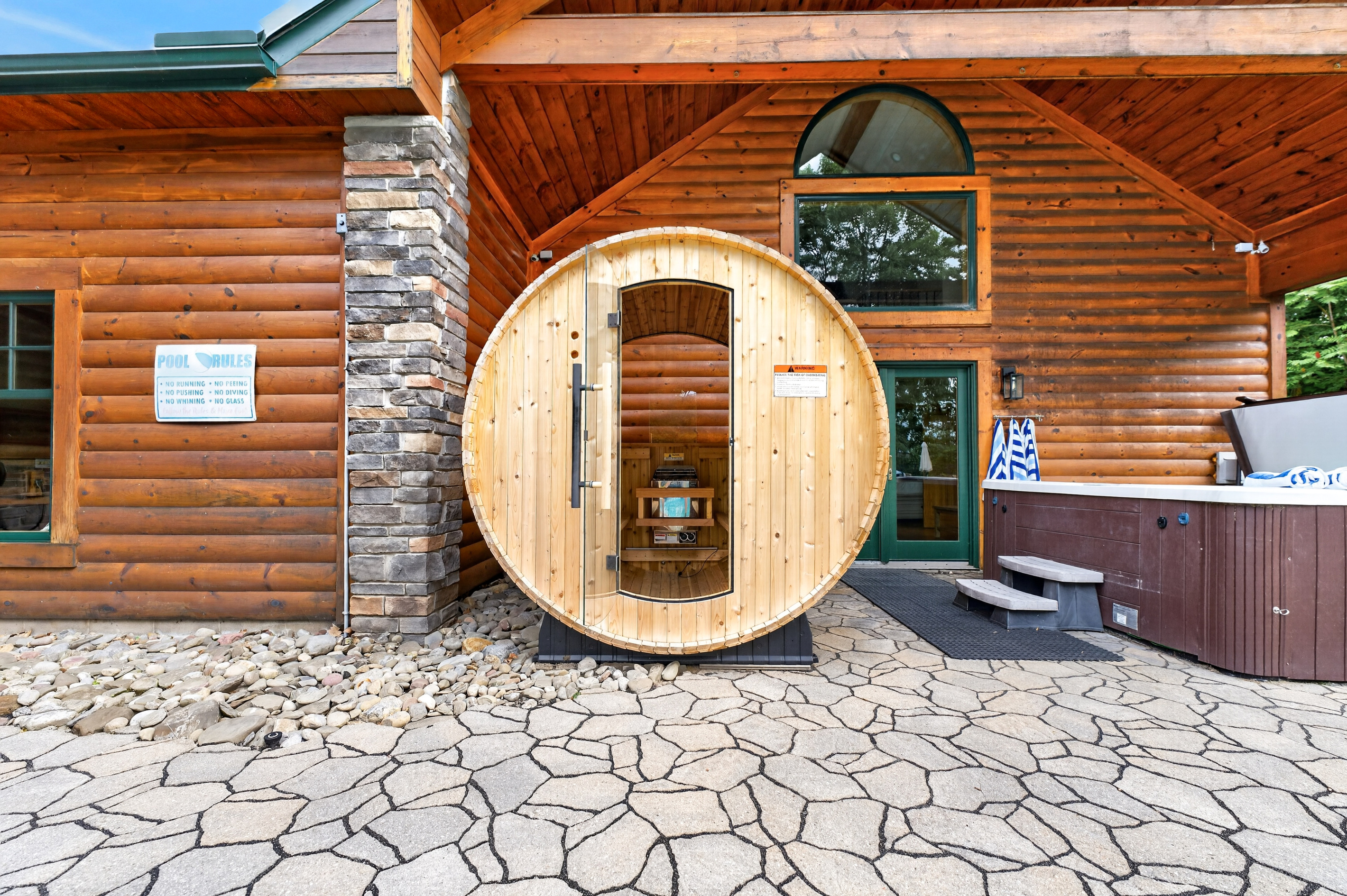 Front view of the barrel sauna