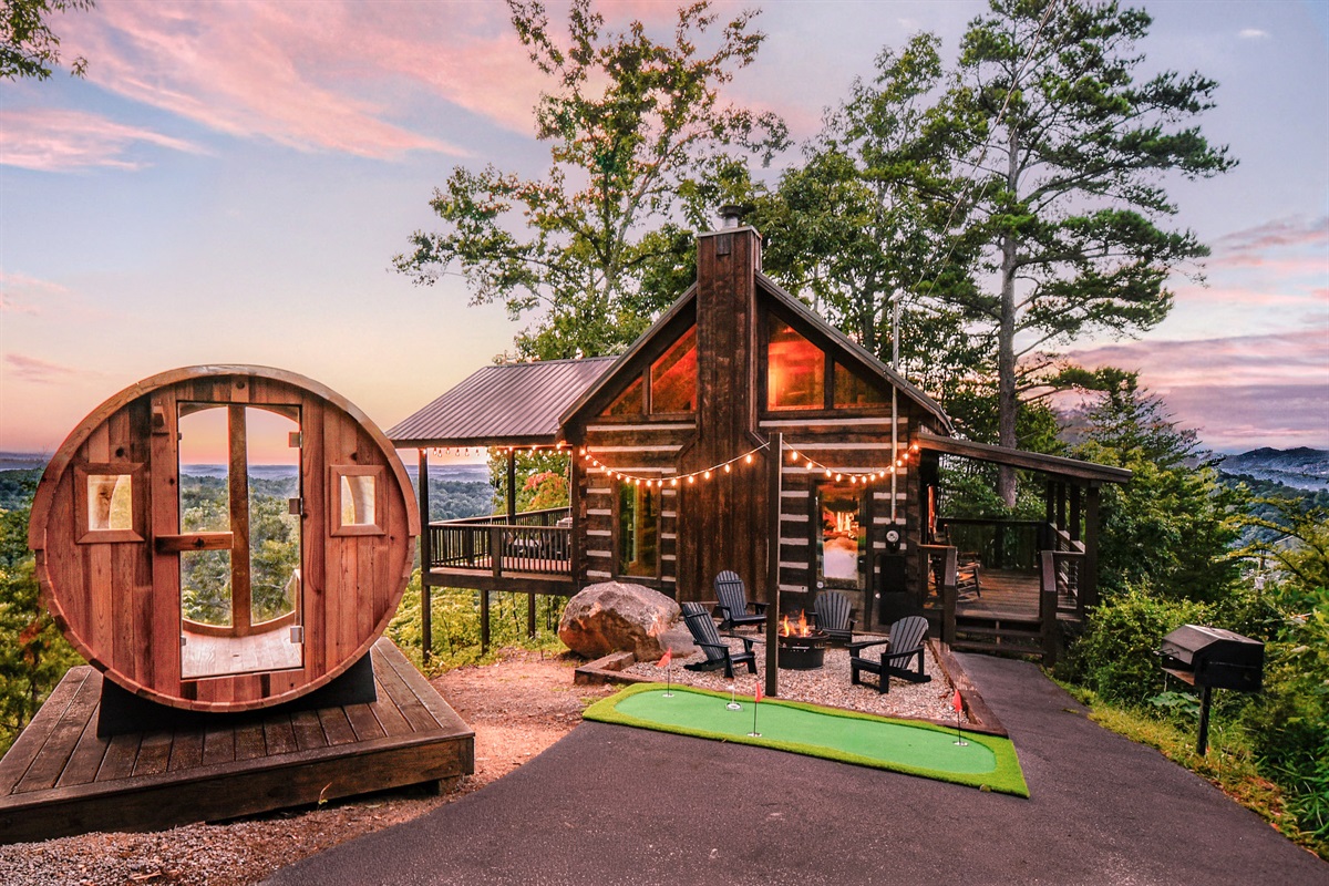 Welcome to The Icon! An *iconic* log cabin with a modern twist! Brand new furnishings and renovation, barrel sauna, putt putt, hot tub, bed swing and MORE!