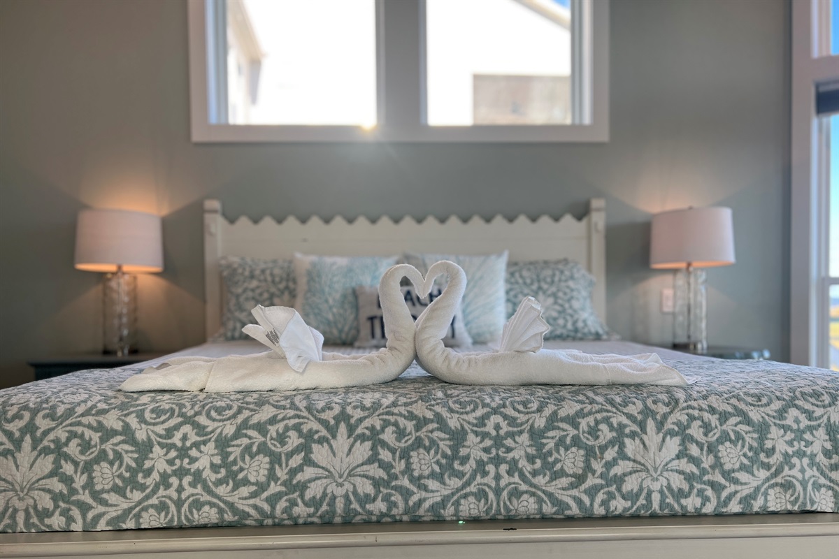 Crystal Paradise Primary Bedroom: retreat with king bed and sweeping ocean views.