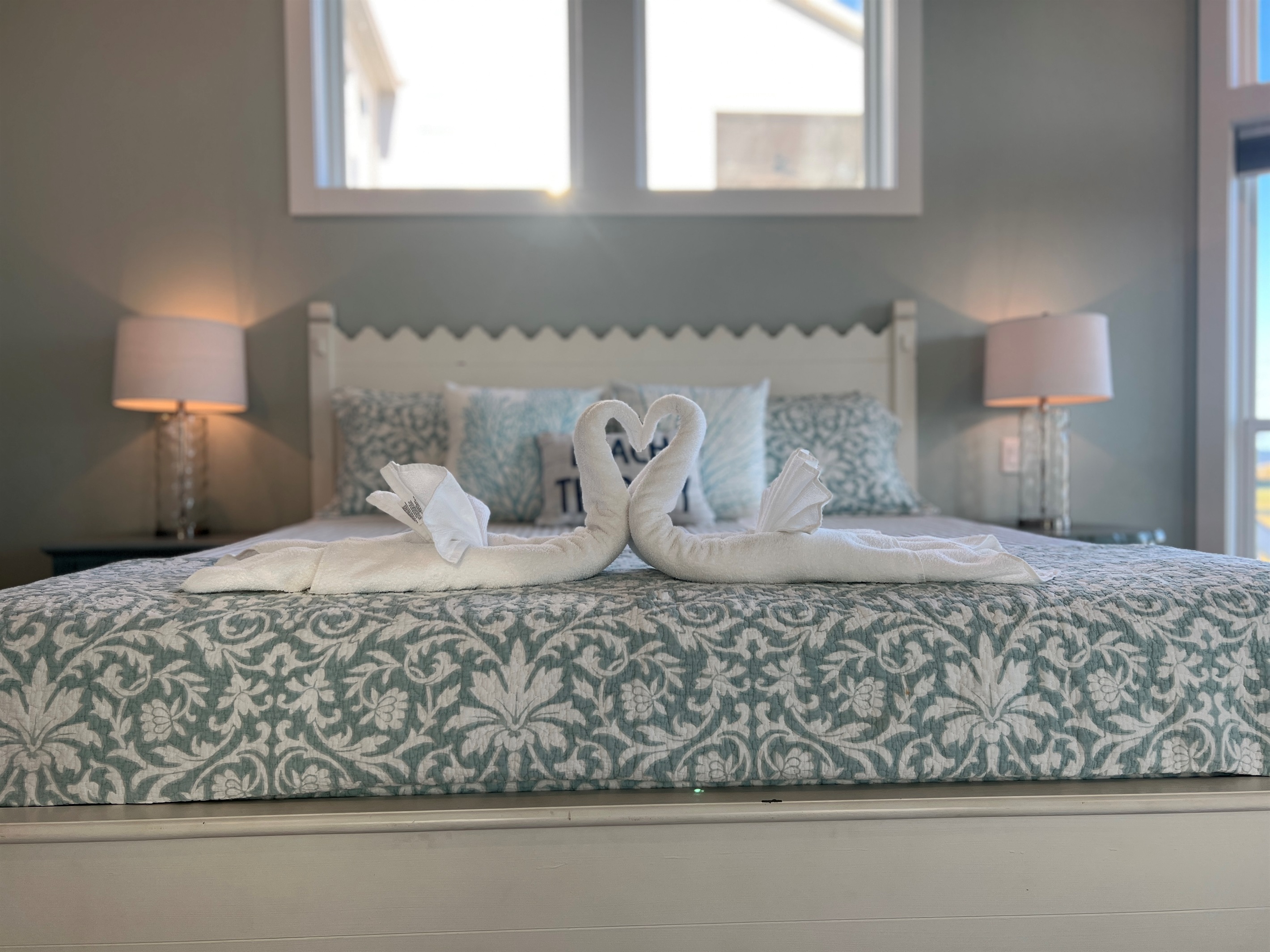 Crystal Paradise Primary Bedroom: retreat with king bed and sweeping ocean views.