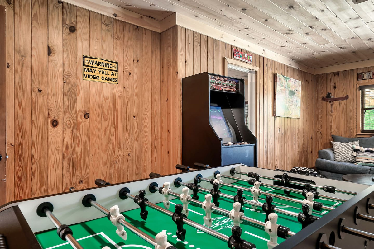 Game/Tv room (foosball table and arcade game)