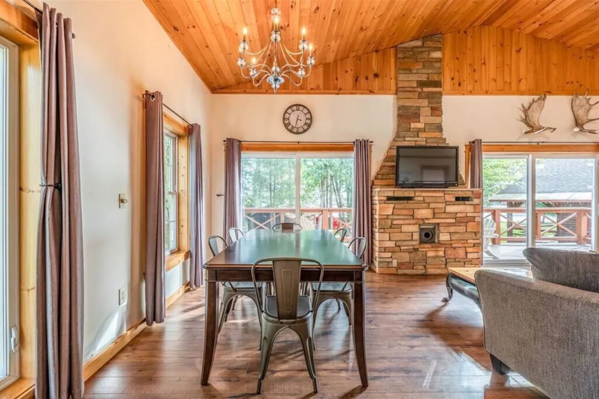 cabin rentals in Maine on a lake