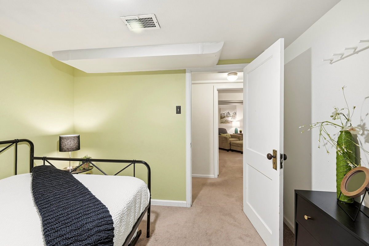 Downstairs Trundle Bed Room 4 
Bedroom 4 has full bed with a twin mattress stashed underneath. It's a great room for your kids.