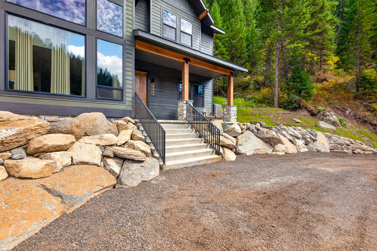 Spacious driveway and entrance to the home.