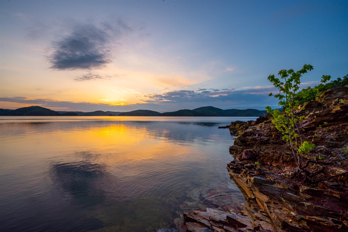 The property is just a short drive to Broken Bow Lake