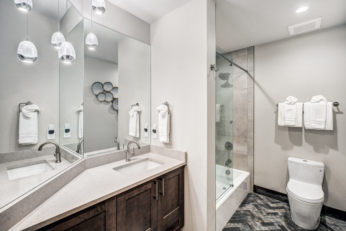 Bathroom #4 - shared with Bunk Room and Family/Game Room