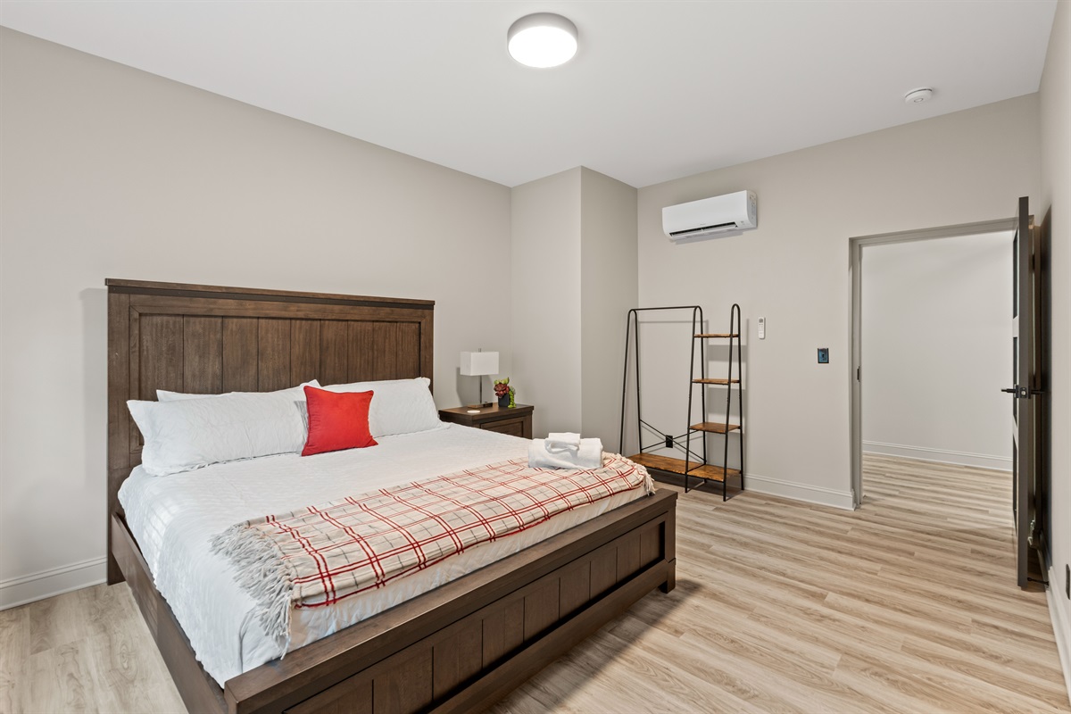 Main Floor Bedroom 5 - 1 King